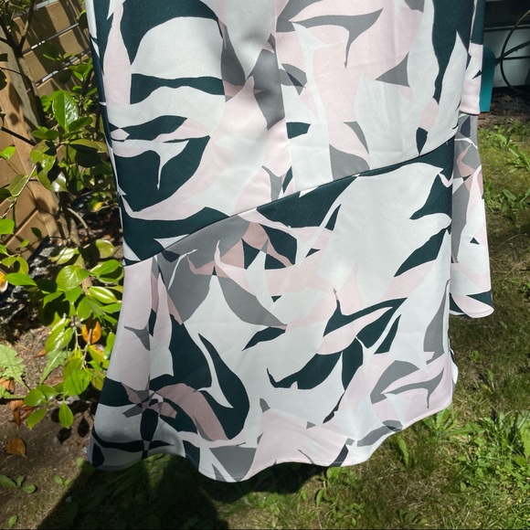 Plus size cocktail dress negative space plant print - Picture 8 of 11